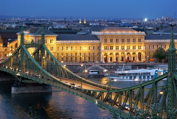 mini-Budapest%20panorama%20ponte%20della%20liberta.JPG